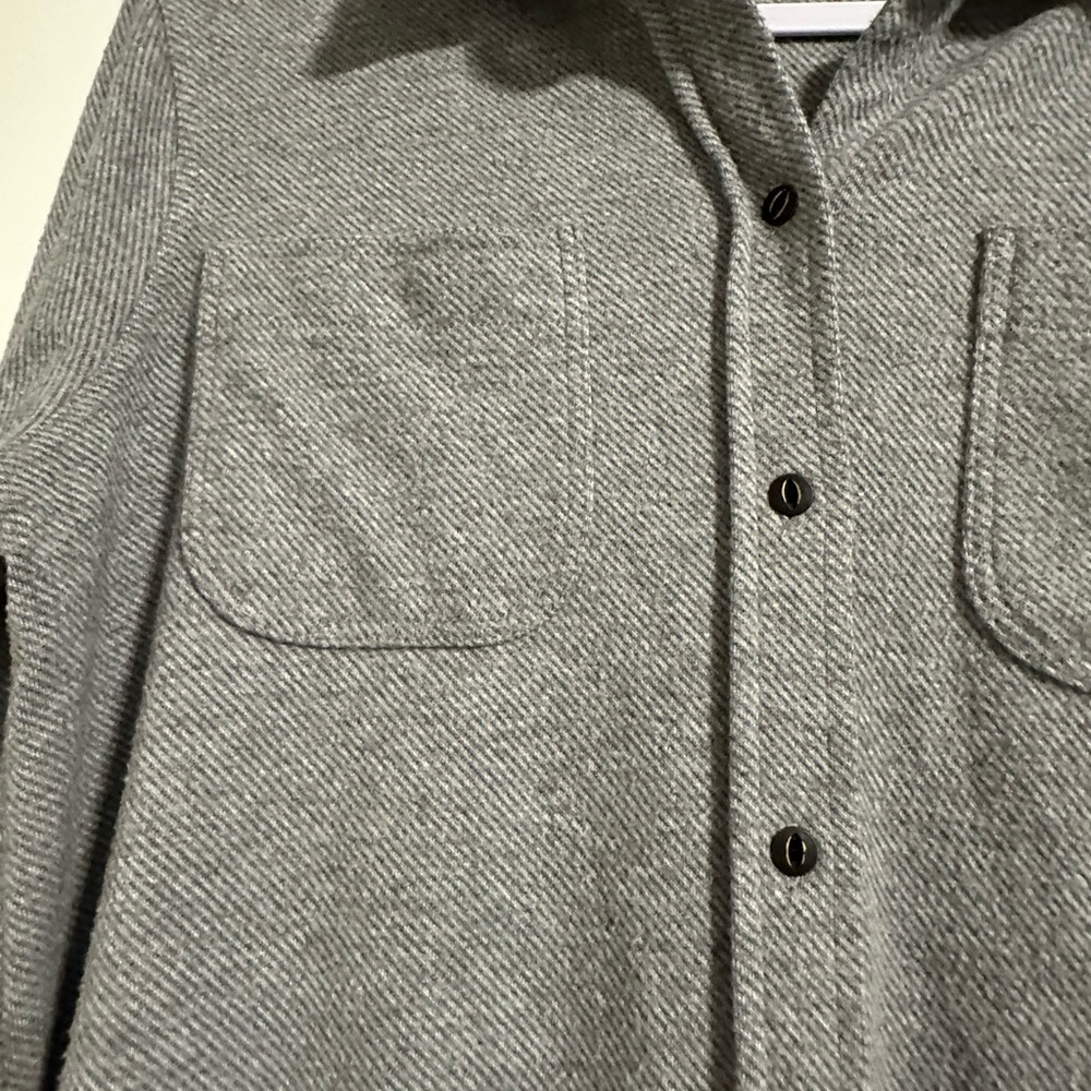 Faherty Legend Sweater Shirt in Grey Twill button down, Size M